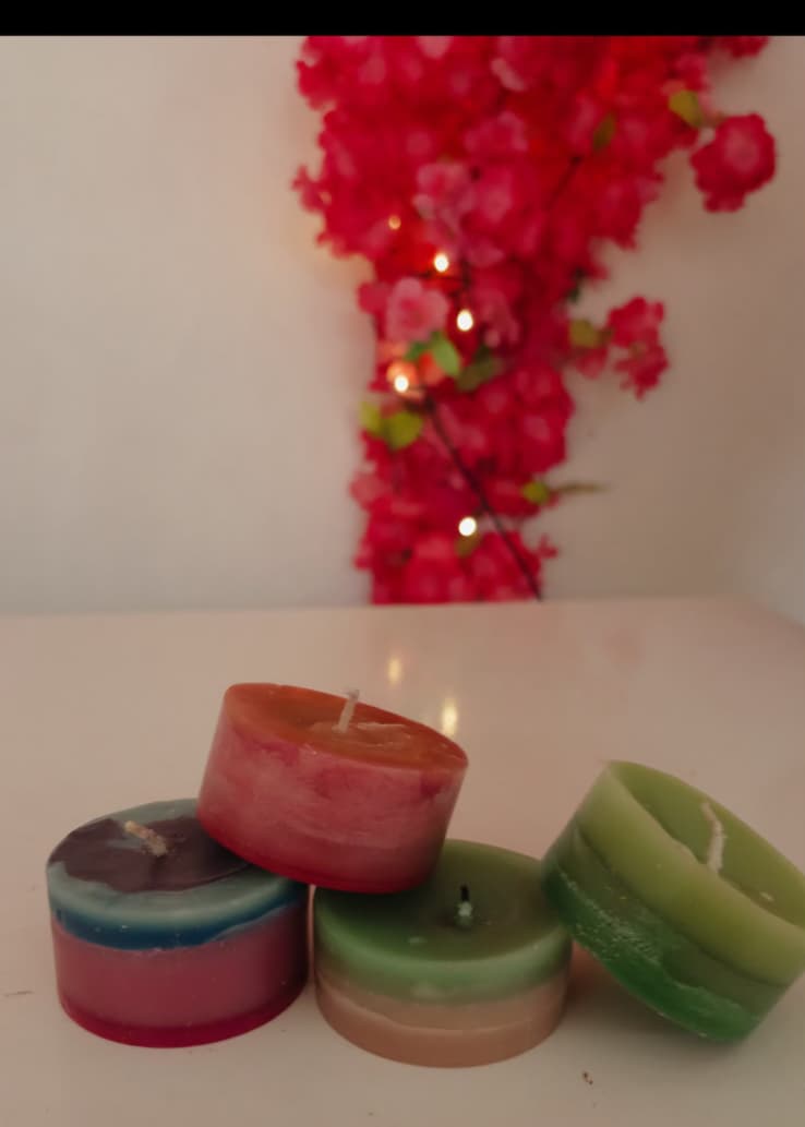 Vela aromática Belle Fiore com queima limpa e fundo floral acolhedor